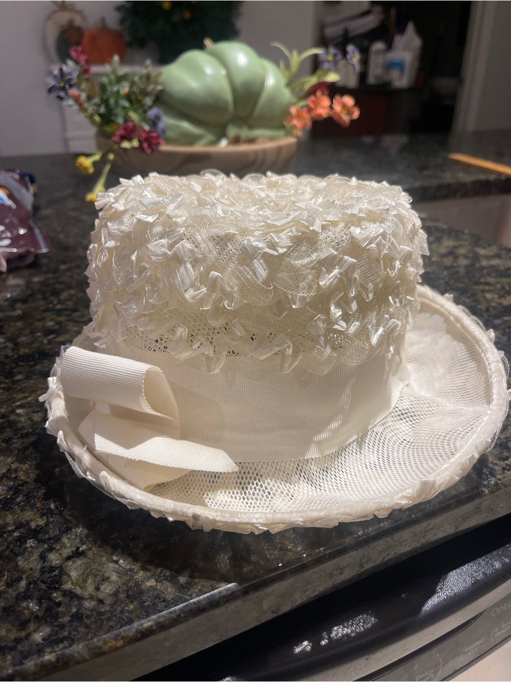Elegant Vintage 1960s Women's Ivory Straw/Raffia Hat with Ribbon Accent